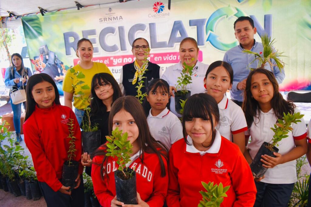 Cuencamé recibe más de 2 mil árboles, reciclaje y apoyo de agua ante sequía