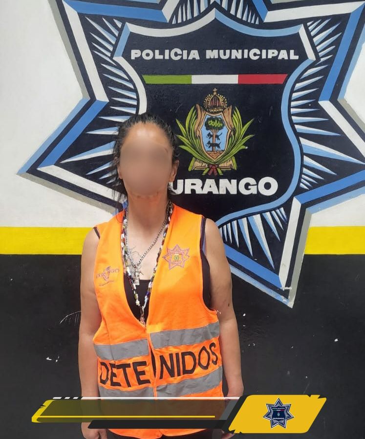 La detienen acusada de golpear con piedra a una persona