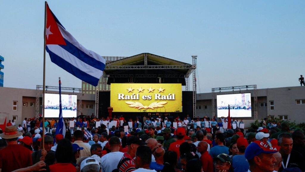 Miles de cubanos respaldan a Raúl Castro tras acusación de EU por avionetas derribadas