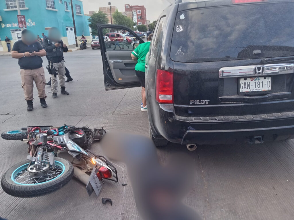 Joven motociclista pierde a la vida al chocar contra vehículo manejado por abuelita