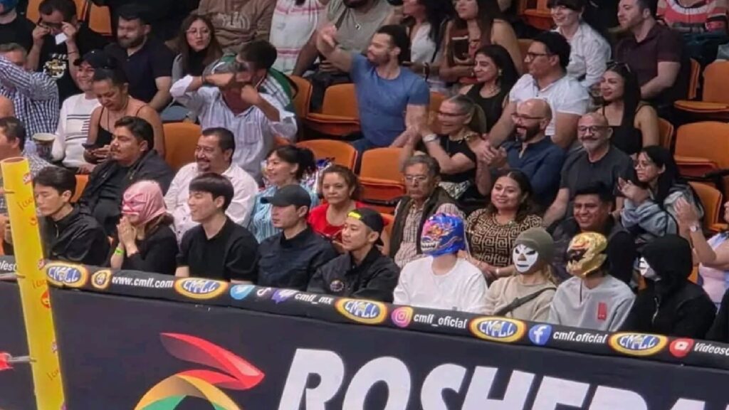 BTS sorprende en la Arena México y desata furor entre fans del K-pop y la lucha libre