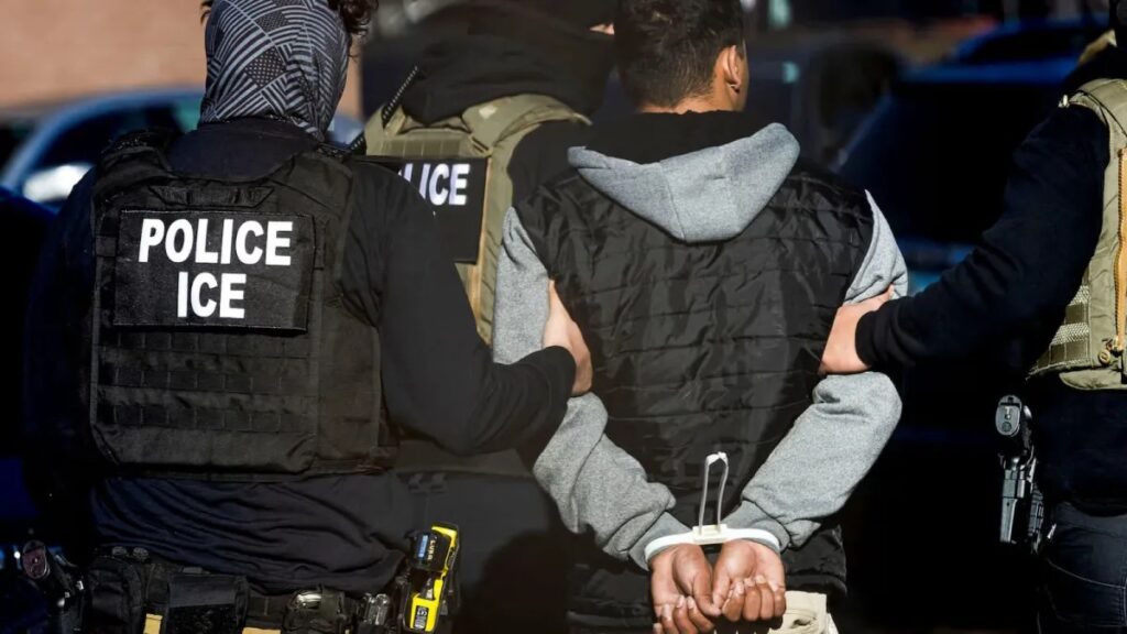 Mexicanos deportados denuncian abusos y negligencia en centros del ICE