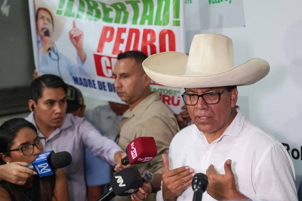 Fiscalía de Perú pide cinco años de cárcel para Roberto Sánchez; disputa la segunda vuelta