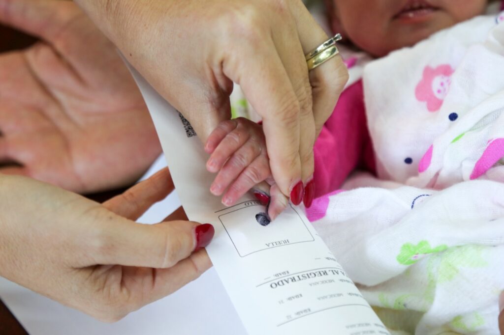 SCJN cambia registro civil y ya no es obligatorio que el primer apellido sea el del padre
