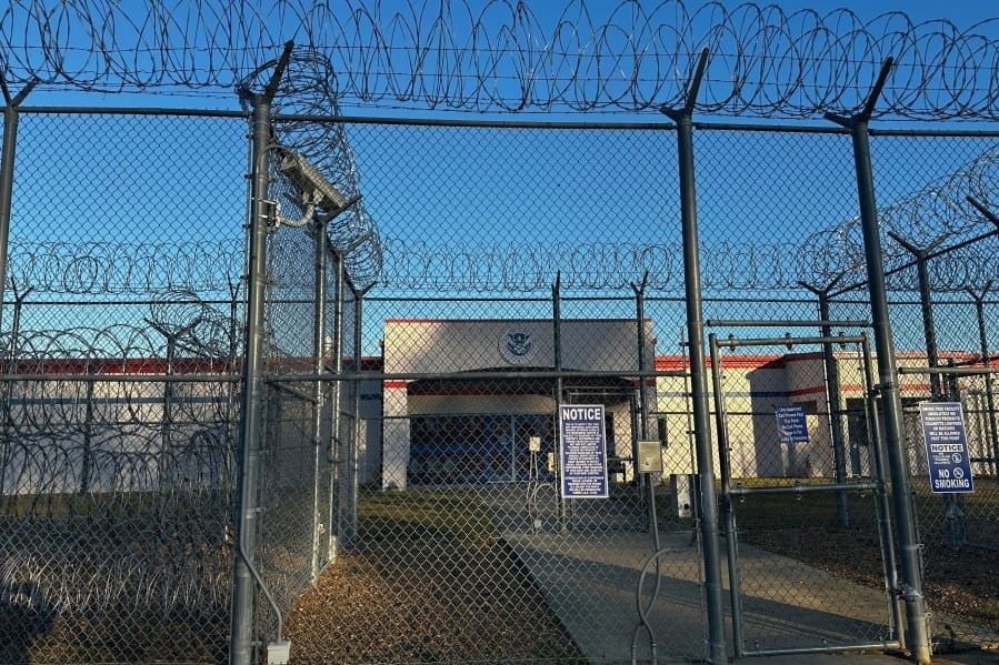 Diez migrantes se han quitado la vida en centros de detención de ICE desde 2025