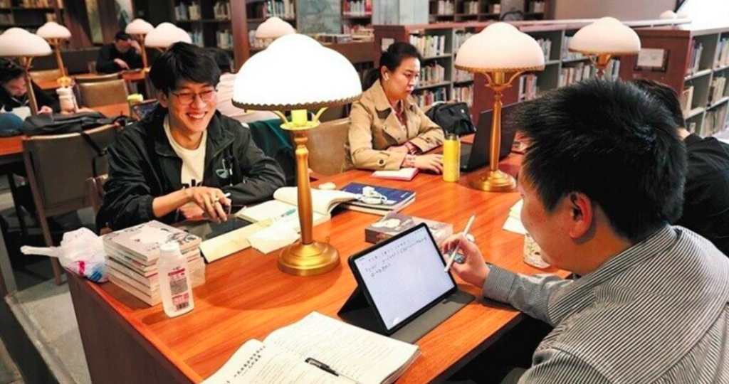 China supera los 689 millones de lectores digitales y rompe récord