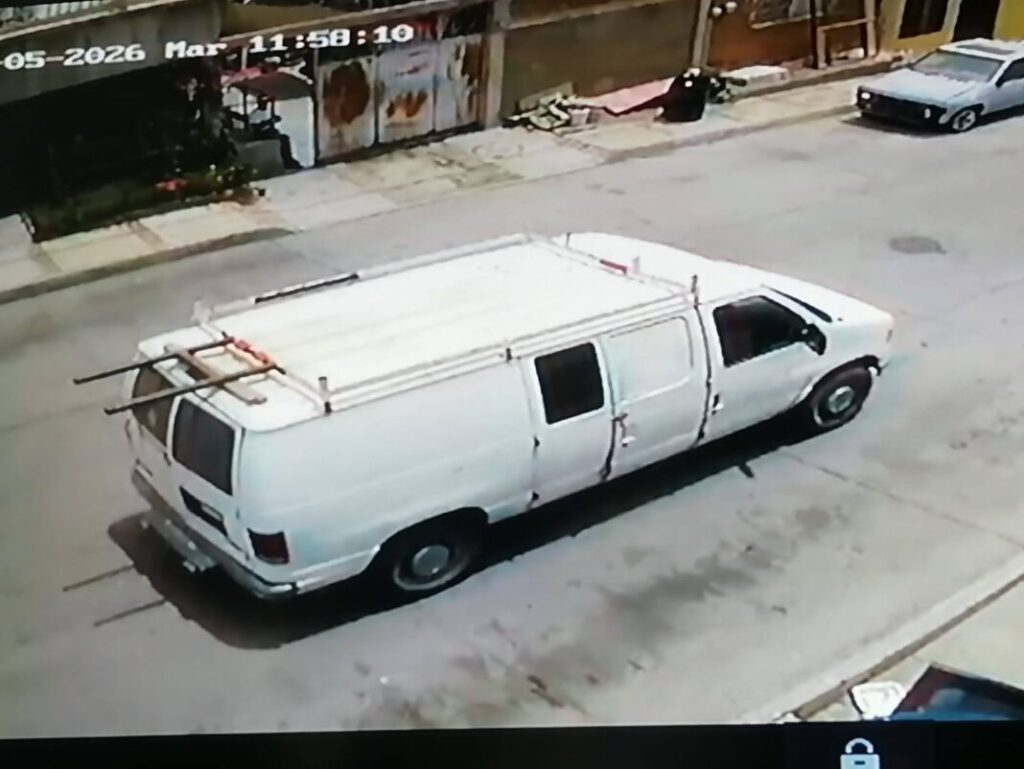 Buscan camioneta que atropelló a menor y huyó