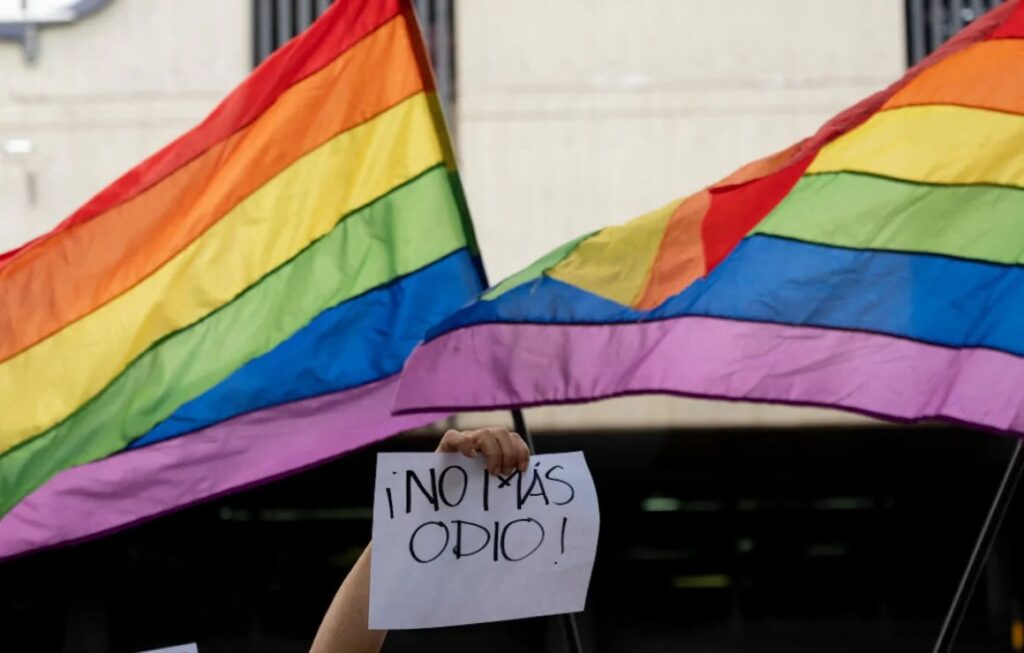 Detienen a 33 personas LGBT+ en Venezuela; los acusan de “delito de homosexualidad”