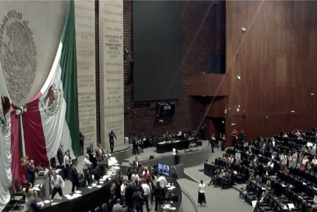 Diputados aprueban comisión del INE para candidaturas