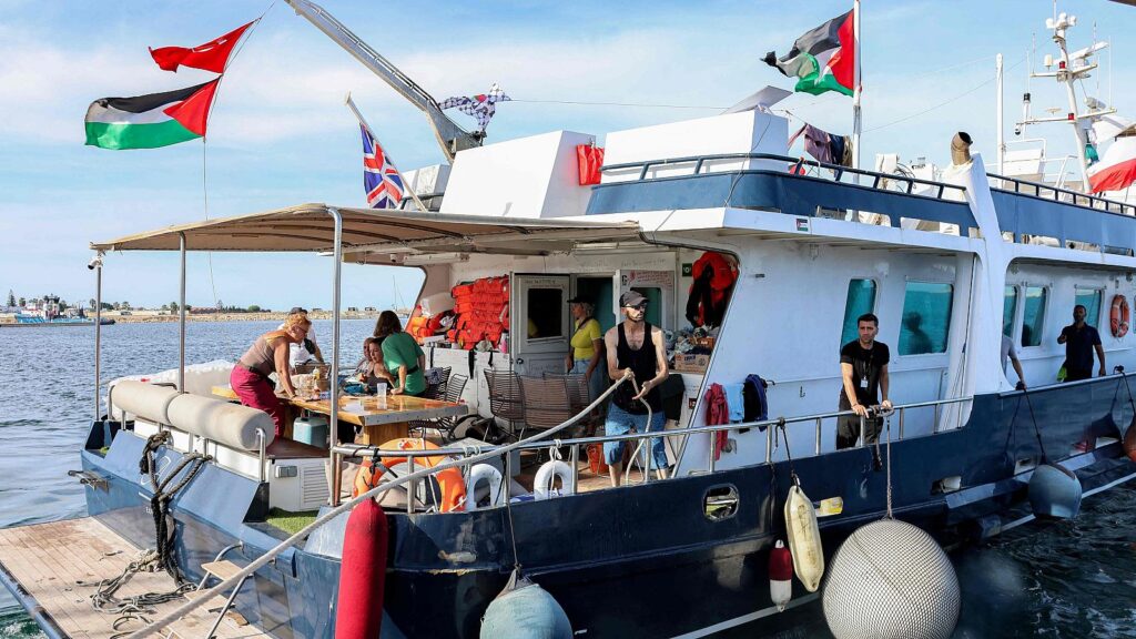 Israel intercepta flotilla humanitaria rumbo a Gaza; hay 400 activistas detenidos