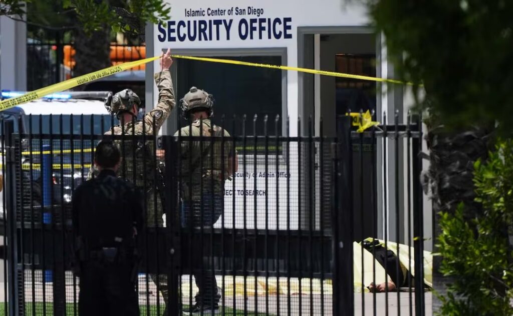 Investigan posible móvil racial en tiroteo en mezquita de San Diego