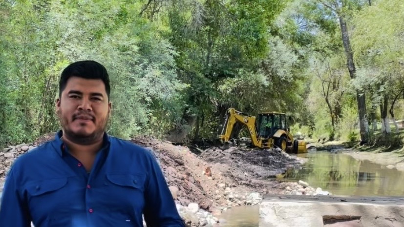 Inician trabajos de desazolve del río en Peñón Blanco con nueva retroexcavadora