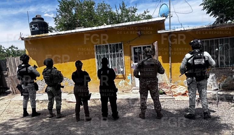 En cateo la FGR asegura cartuchos y anotaciones comprometedoras