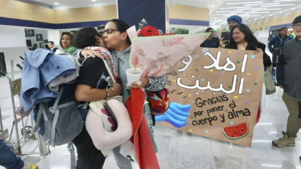 Activista mexicana regresa tras frustrada misión humanitaria rumbo a Gaza