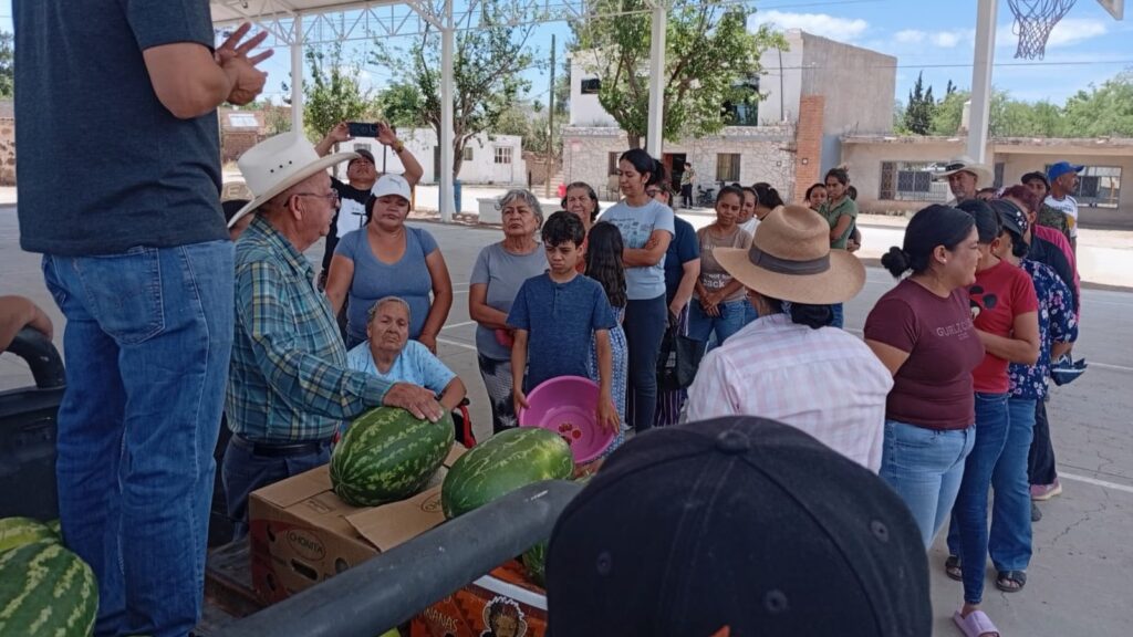 Entregan apoyos alimentarios en comunidades de Nombre de Dios