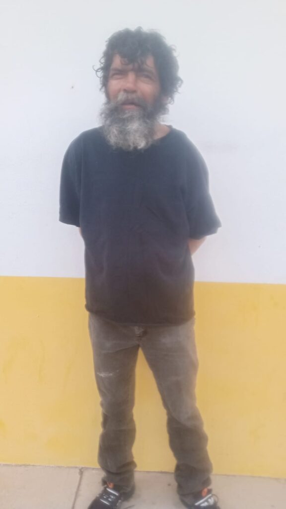 Policías municipales rescatan a persona en situación de calle y lo dejan como nuevo
