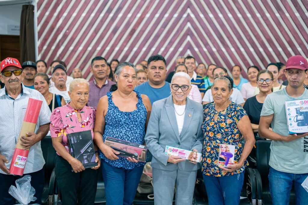 Con afecto y gratitud, Beatriz Estrada reconoce a las madres nayaritas