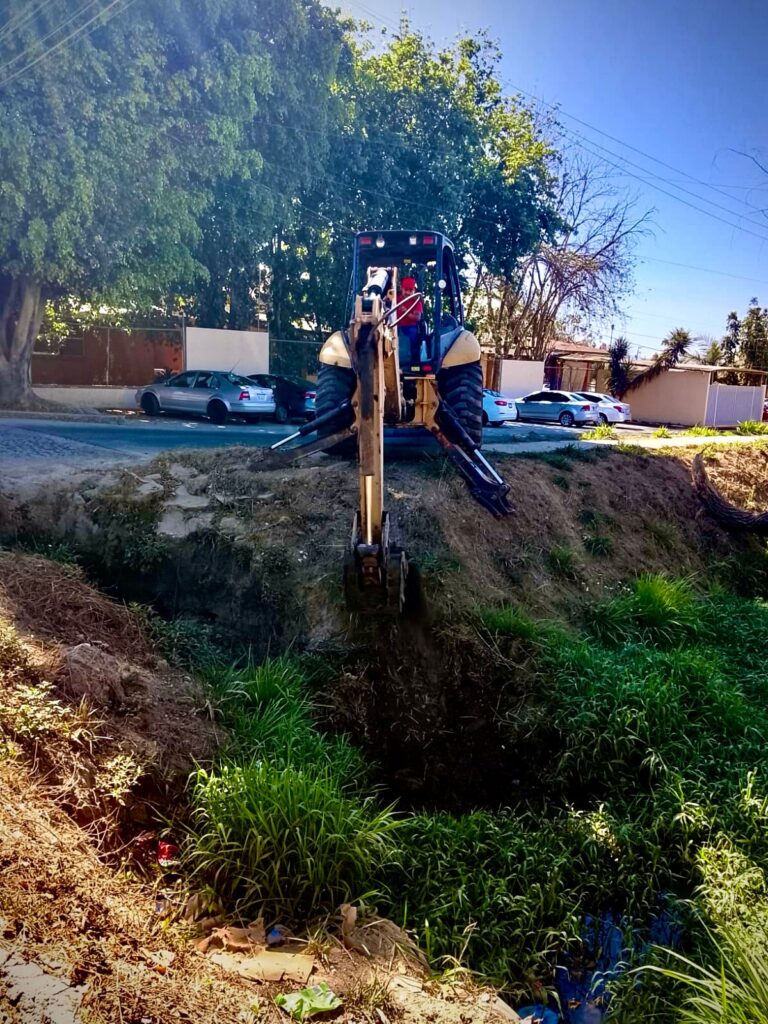 Gobierno de Nayarit intensifica mantenimiento en canales de Las Canteras para prevenir inundaciones