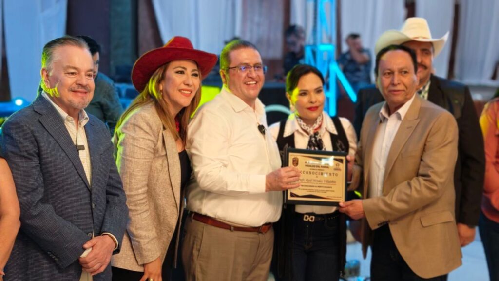Gobierno Municipal de Parral celebra con alegría y reconocimiento el Día del Maestro