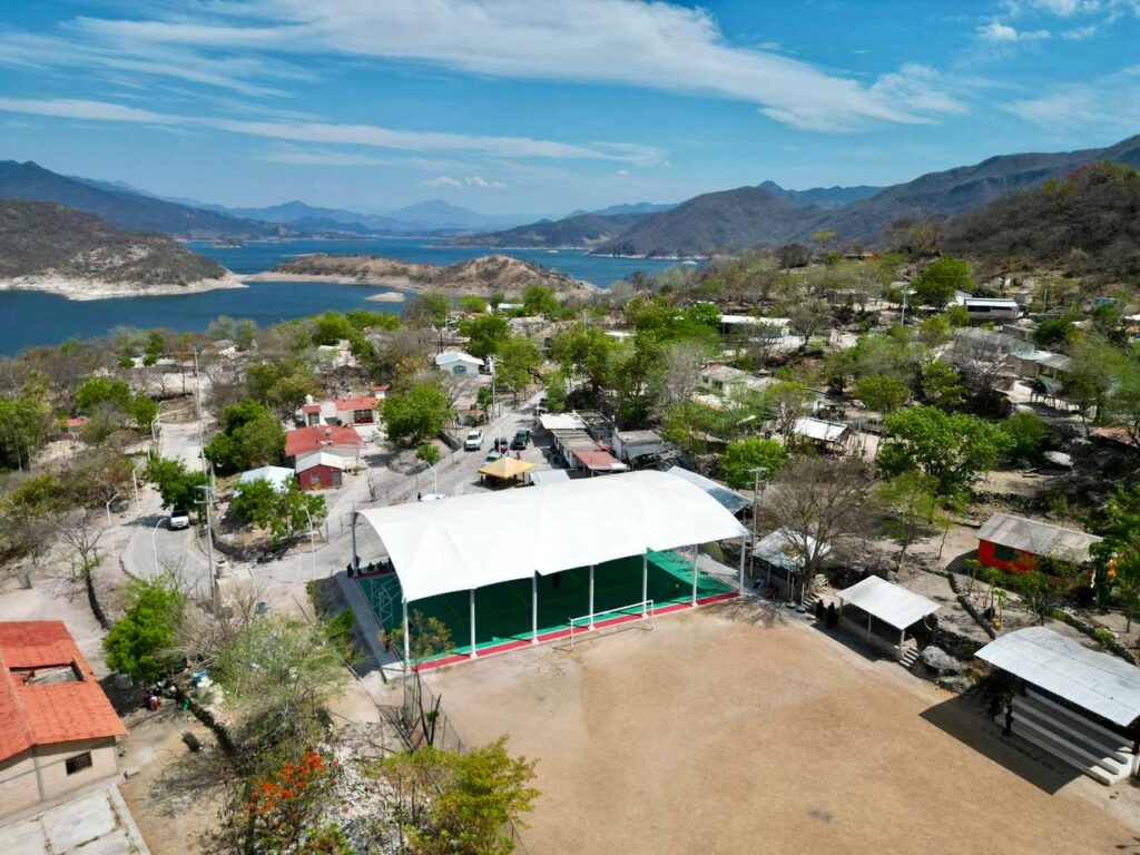 Miguel Ángel Navarro y Beatriz Estrada cumplen compromisos y fortalecen el bienestar en Colorado de la Mora