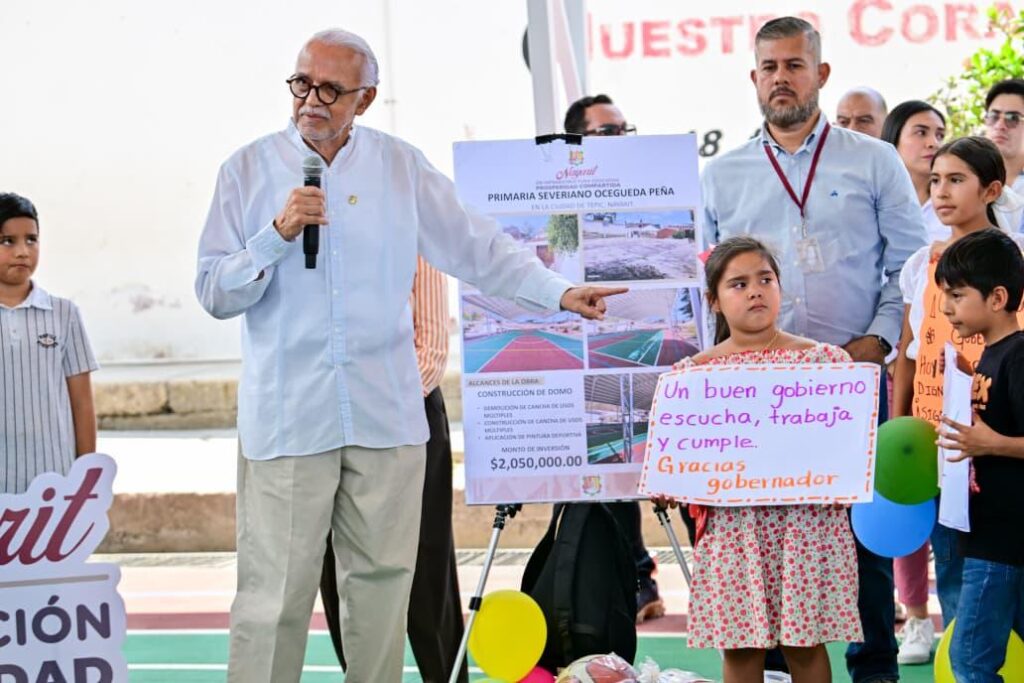 Miguel Ángel Navarro y Beatriz Estrada mejoran instalaciones en primaria de Tepic