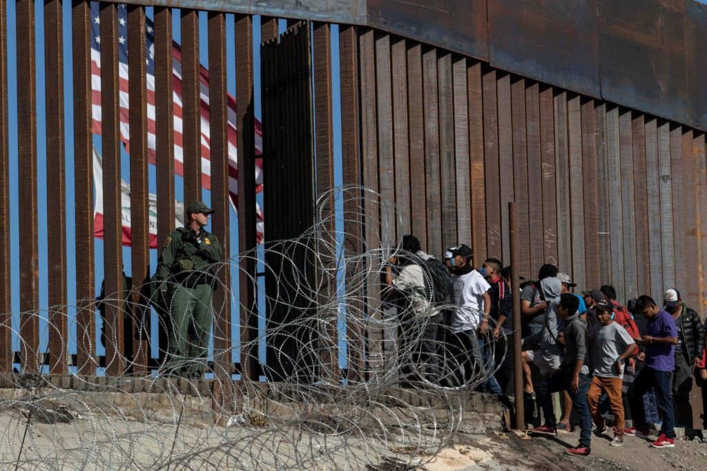 Donald Trump presume mínimos históricos de inmigrantes en la frontera