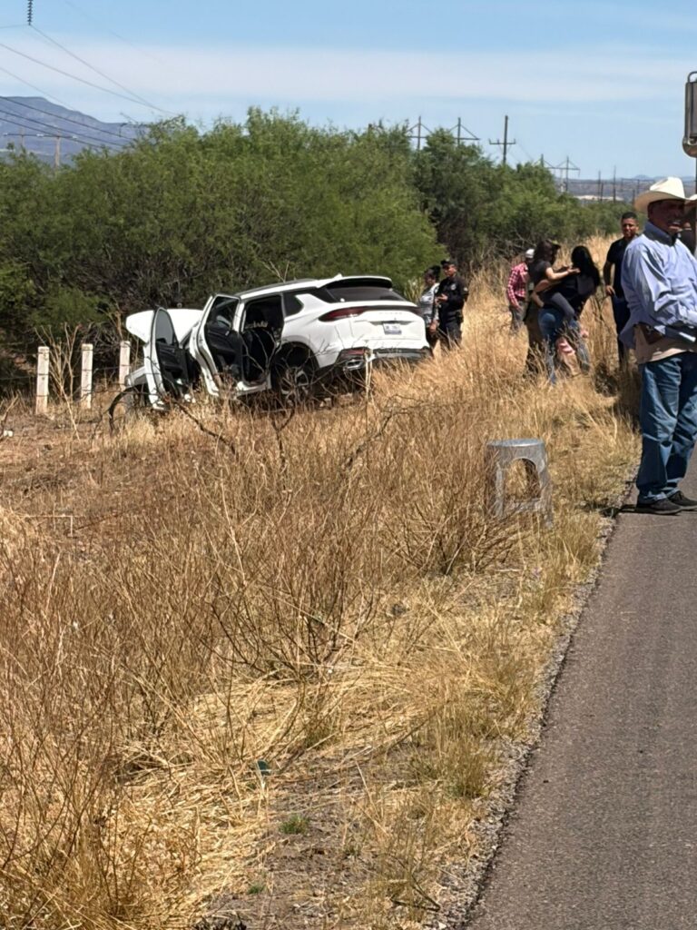 Madre y sus menores hijas de Guanajuato se accidentan en Durango; pequeña pierde la vida