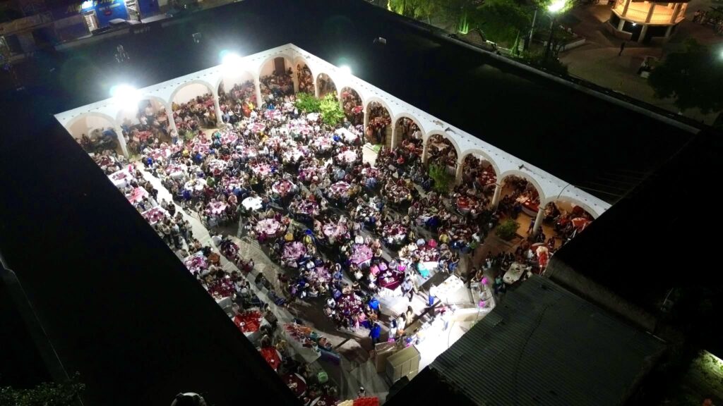Celebran en Peñón Blanco el Día de las Madres con música, rifas y convivencia familiar