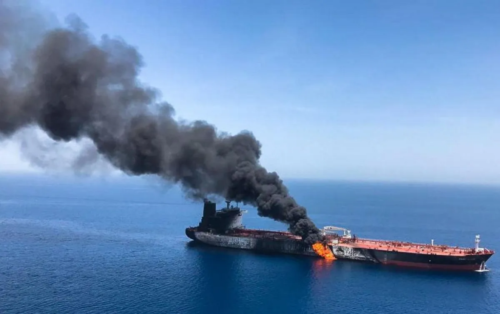 Estados Unidos ataca navío en aguas cercanas a Ormuz