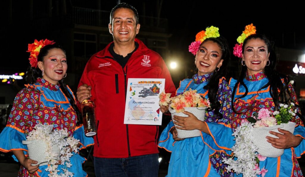 César Salas Ortiz recibe a delegación de Colombia en Encuentro Folclórico Internacional