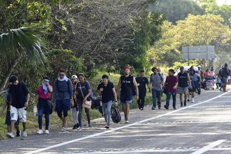 EU deporta a más de 14 mil cubanos y venezolanos a México en 15 meses
