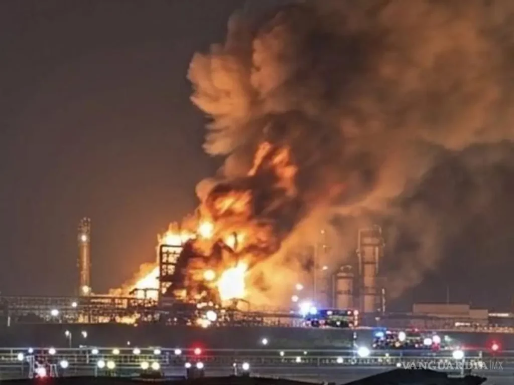 Pemex confirma fallecimiento de un trabajador tras incendio en la refinería de Salina Cruz