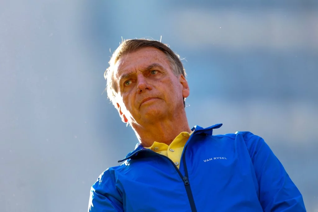 Bolsonaro es hospitalizado en Brasilia para cirugía en el hombro en medio de su condena