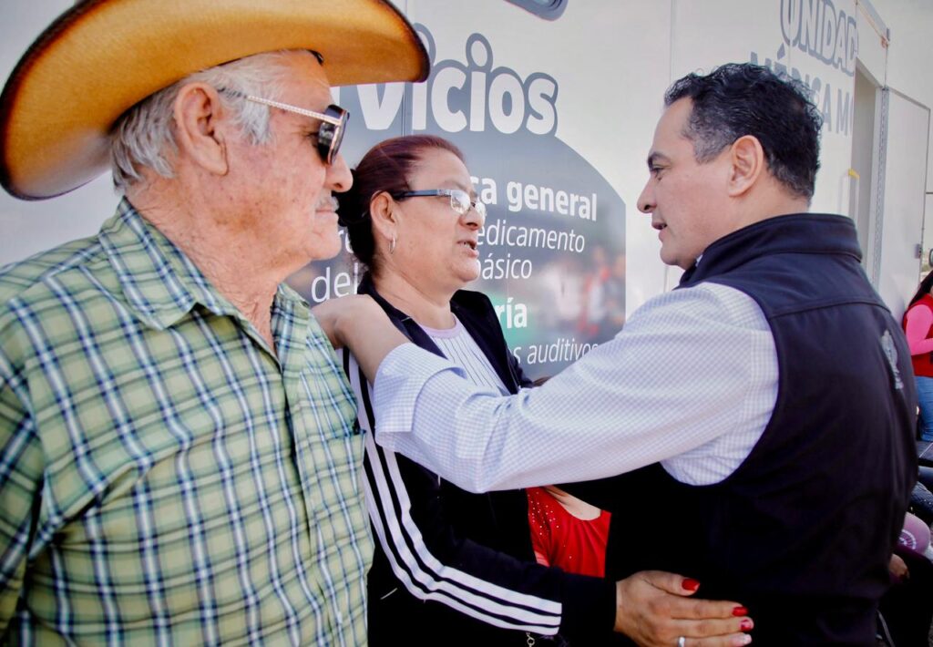 Atención médica más humana para las familias de Durango: Toño Ochoa.