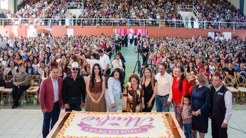 ¡Qué bonita fiesta! Miles de mamás celebran en grande su día en Santiago Papasquiaro