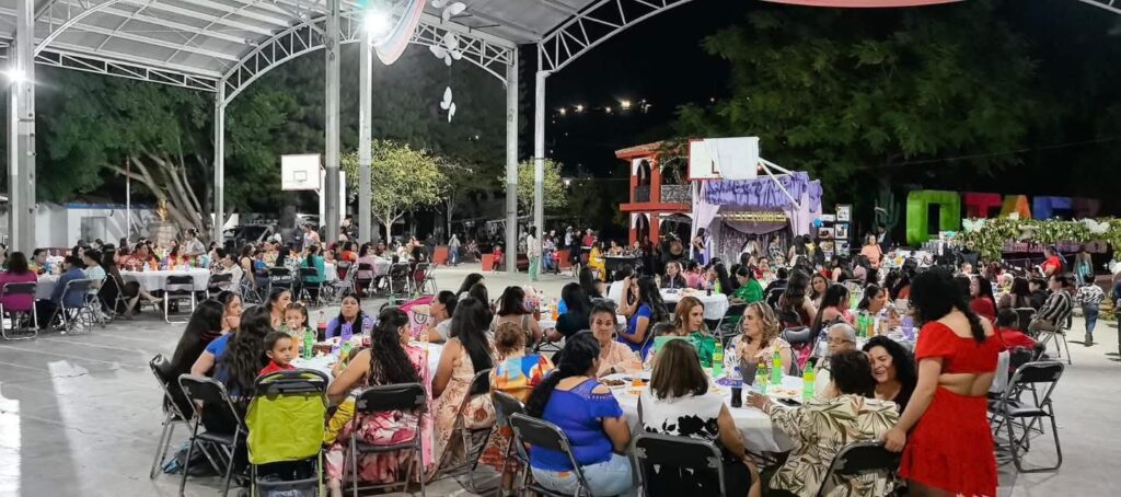 ¡Celebran en grande a las madres de Otáez con emotivo festejo!