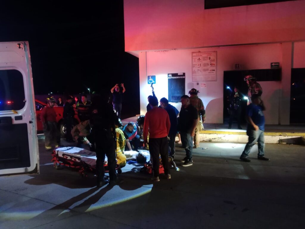Tras incendio en baño de gasolinera quedó envuelto en llamas