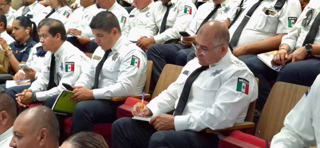 En casa cuidamos a la gran familia con una policía mejor capacitada: Toño Ochoa