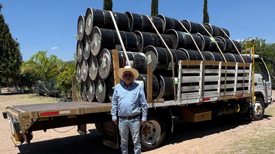 Reciben 100 tambos que serán distribuidos en comunidades de Nombre de Dios