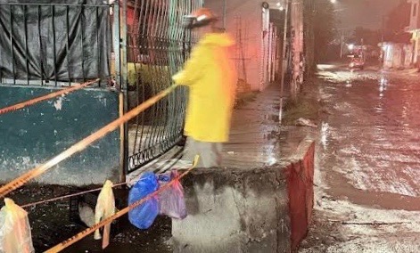 Atienden socavón provocado por lluvias en la colonia Plan de Oriente, en Tlaquepaque