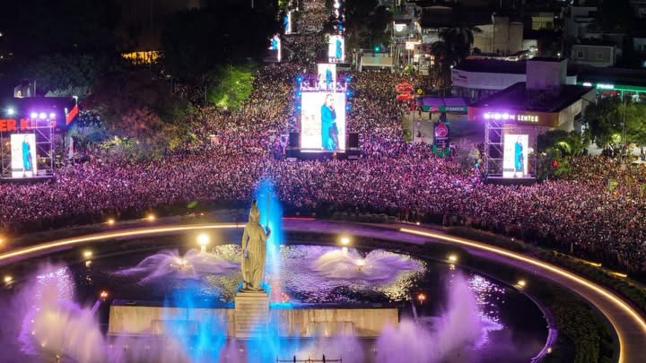 Maná vuelve a casa y reúne a una multitud histórica en La Minerva durante la fiesta mundialista