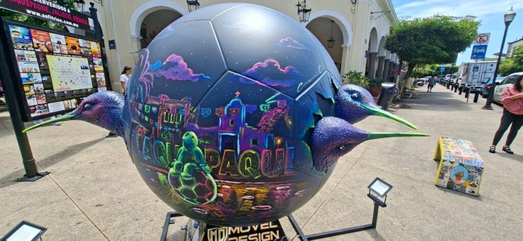 Tlaquepaque estrena balón monumental y arcos temáticos para recibir a visitantes nacionales e internacionales