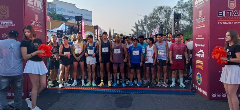 Más de 3 mil corredores participan en el XVI Medio Maratón de Tlaquepaque
