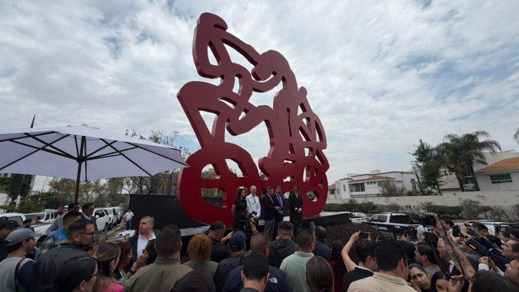 Zapopan incorpora obra monumental de Gilberto Aceves Navarro en homenaje a la bicicleta y al espacio público