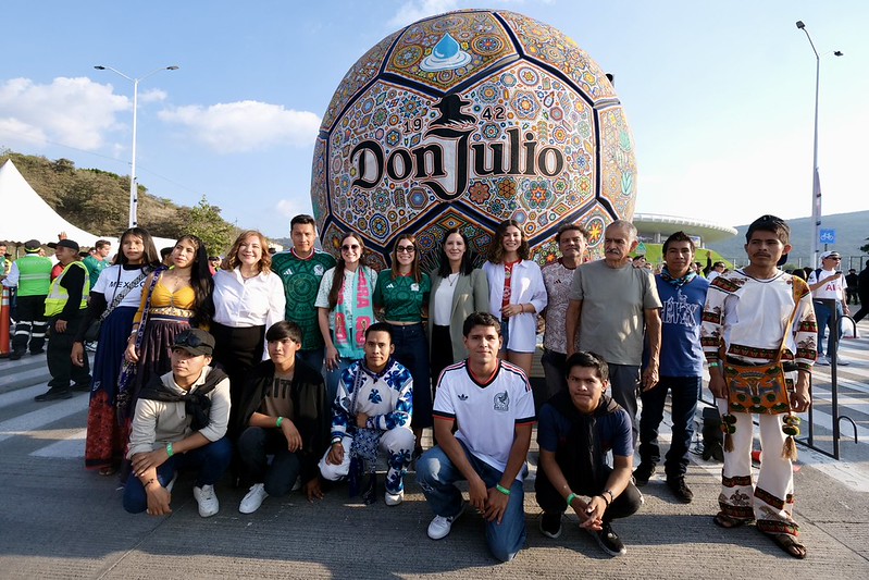 Balón monumental de arte wixárika lleva el talento artesanal de Jalisco al escenario mundial