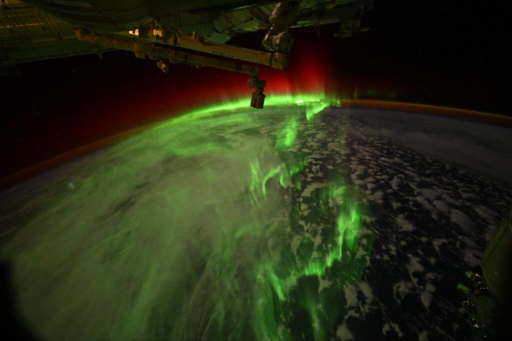 NASA comparte impactantes imágenes de auroras australes desde el espacio