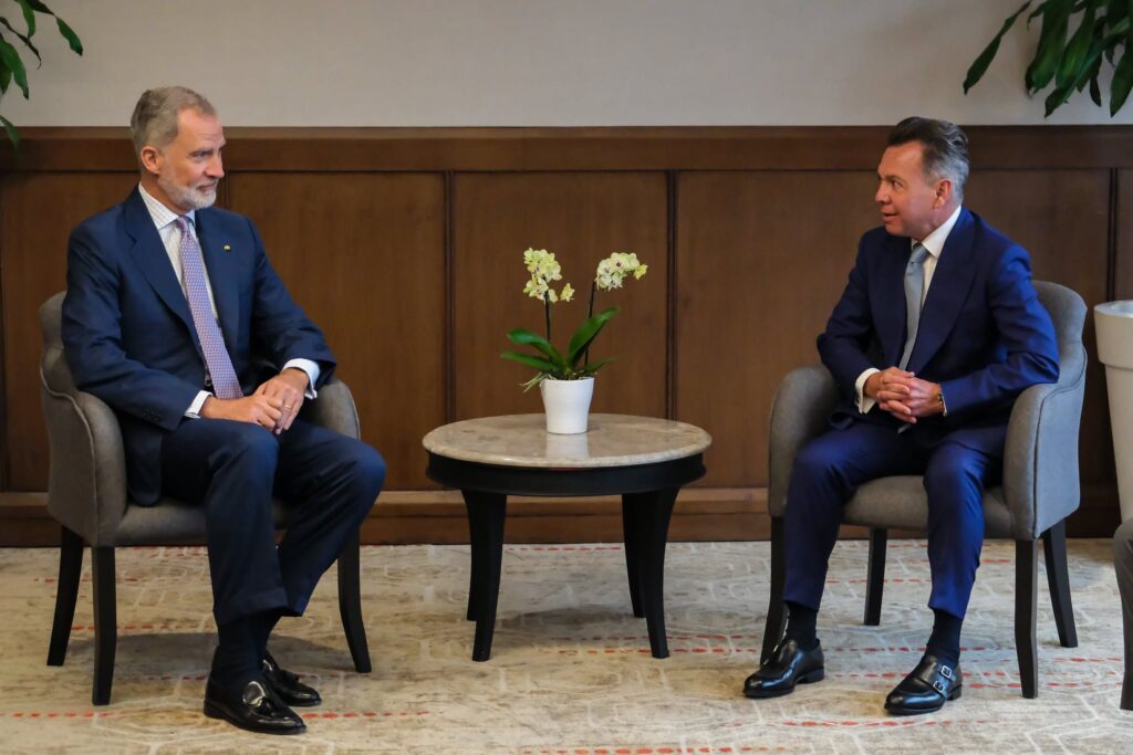 Pablo Lemus se reúne con el  Rey Felipe VI en histórica visita a Jalisco previa al España-Uruguay
