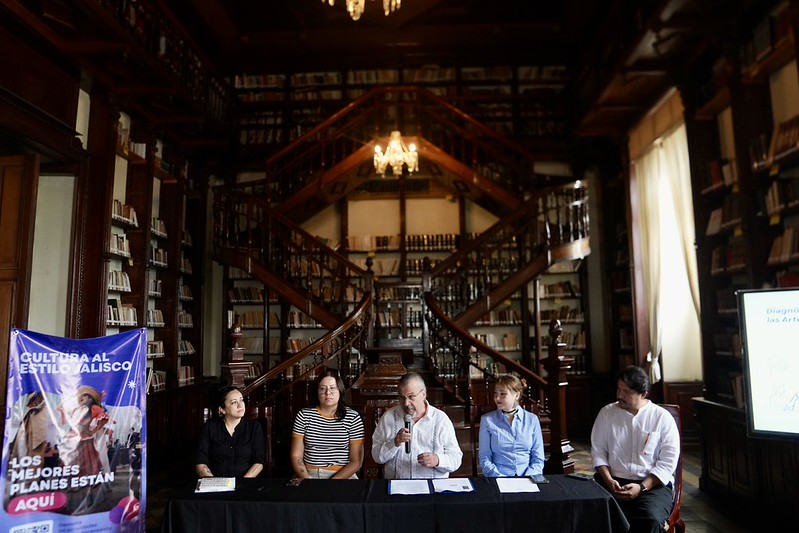 Lanzan diplomado para profesionalizar los oficios técnicos detrás de los escenarios en Jalisco