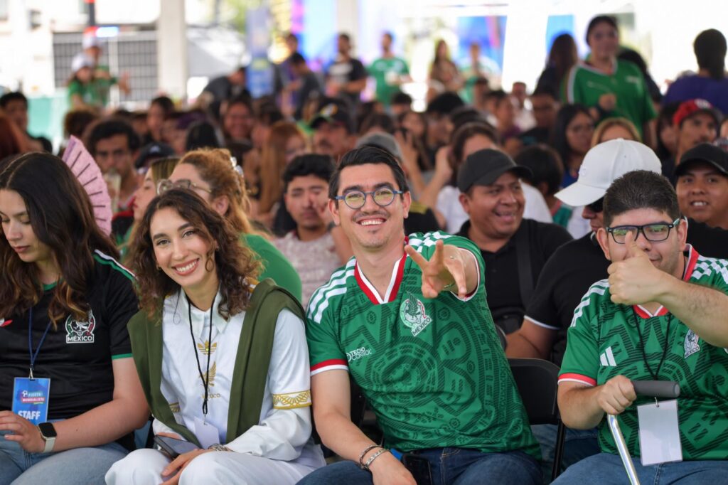 Se reúnen familias chihuahuenses en la Plaza del Ángel para vivir la Fiesta Mundialista 2026