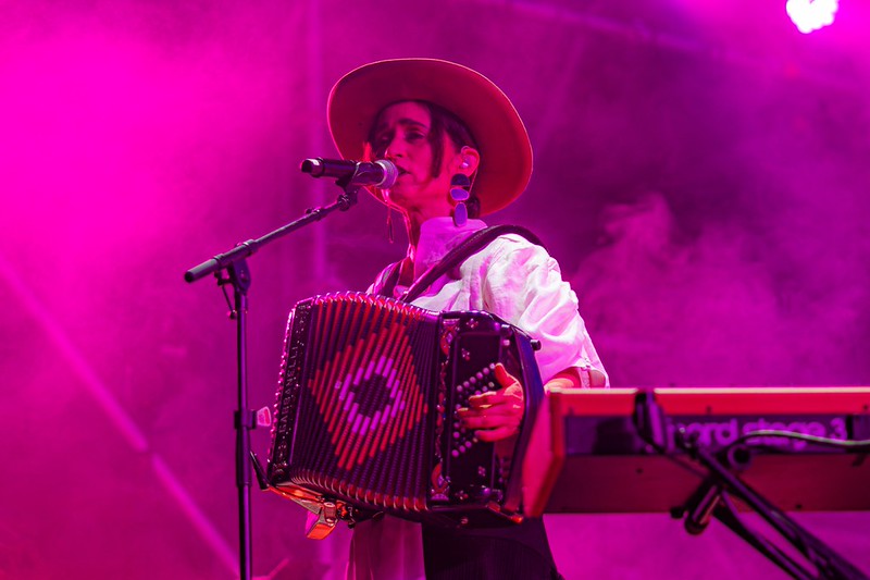 Julieta Venegas reúne a más de 5 mil 800 asistentes en Puerto Vallarta